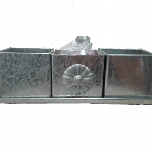 3 Macetas cuadradas con Bandeja · Zinguería los Alemanes - Empresa